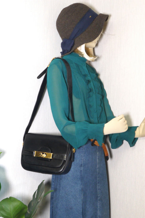 Old Celine 馬車金具ショルダー(黒総皮)