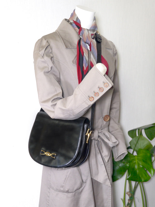 Old Celine <訳あり>馬車金具ラウンドショルダー(黒総皮)