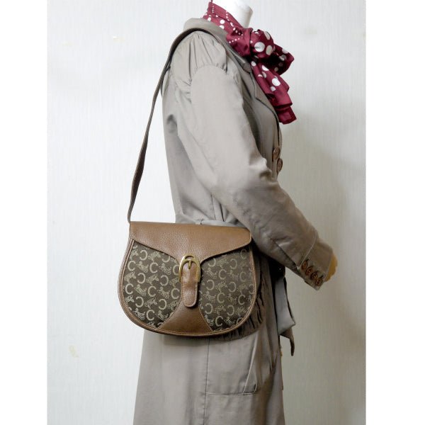 OLD CELINE レザーフラップ馬車柄ショルダー(茶)