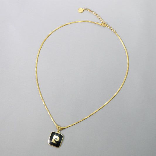 Pierre cardin Pロゴ スクエア型ネックレス(ゴールド)