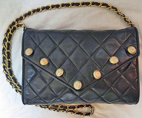 CHANELヴィンテージ マトラッセ ボタンチェーンポシェット(黒)