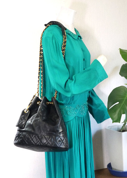 OLD CHANEL マトラッセ巾着チェーンショルダー(黒)