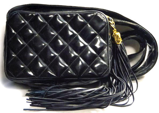 CHANELフリンジショルダー(黒・エナメル皮)