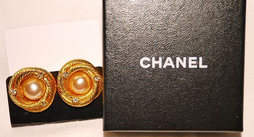 CHANELイヤリング(ゴールド 大パール 渦巻き)