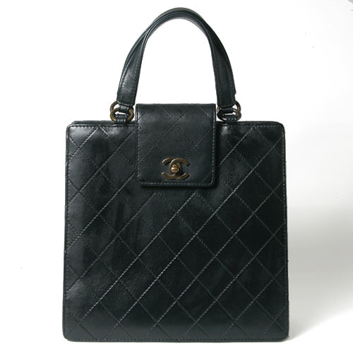 OLD CHANEL マトラッセ長方形ハンドバッグ（黒・ラムスキン