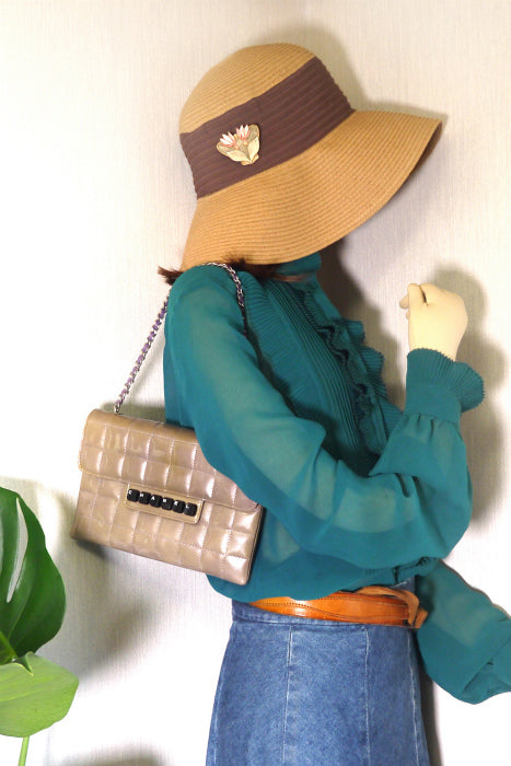 CHANELチョコバーアクセサリーバッグ(グレージュ)