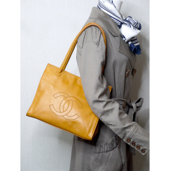 OLD CHANEL<訳あり>ラム革トートバッグ(黄)