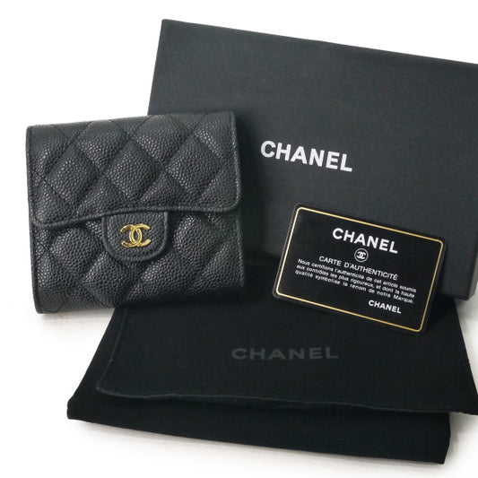 CHANEL マトラッセ クラシック三つ折り財布(黒/キャビアスキン)