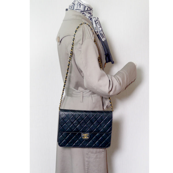 OLD CHANEL マトラッセ定番チェーンショルダー25(黒/ラムスキン)