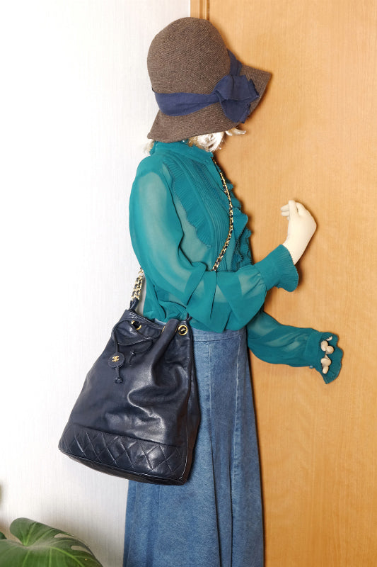 OLD CHANEL 総革マトラッセ巾着チェーンショルダー(紺)