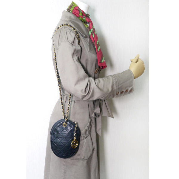 OLD CHANEL チャーム付マトラッセ 楕円型ミニチェーンショルダー(黒)