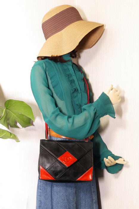 OLD CHANEL バイカラーショルダー(黒・赤)