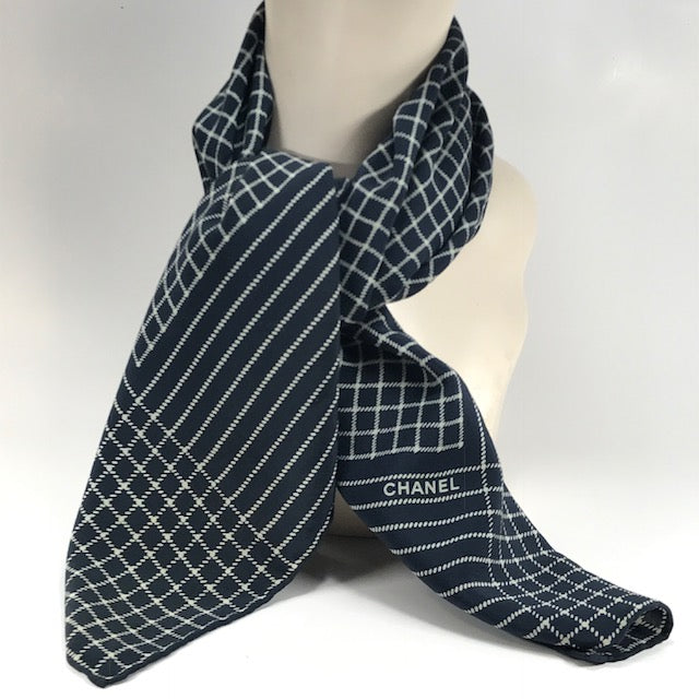 CHANEL チェック×ストライプ大判スカーフ(紺×白)