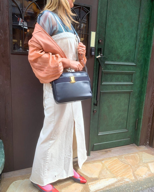 Salvatore Ferragamo Varaリボン ポシェットバッグ(濃紺)