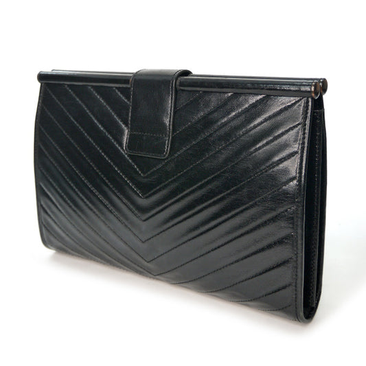 YVES SAINT LAURENT 総革Vステッチロゴクラッチバッグ(黒)