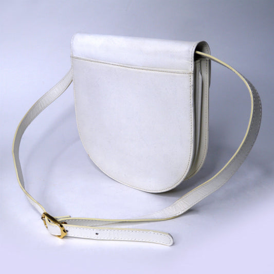 YVES SAINT LAURENT ロゴエンボス デザインフラップショルダー(白)