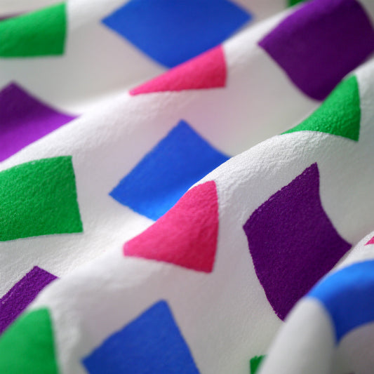 YVES SAINT LAURENT ロゴ入りシルク大判スカーフ(白系)