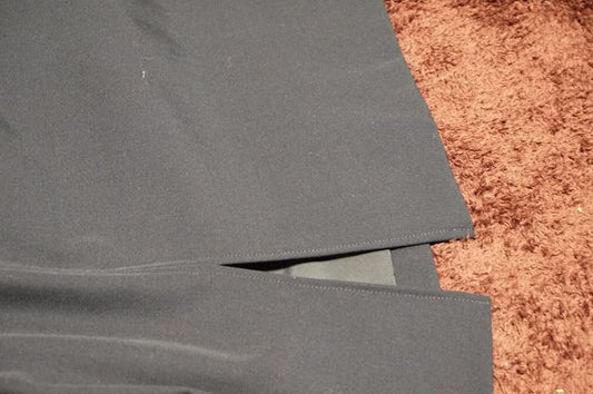 YVES SAINT LAURENT 黒スリットスカート