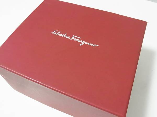 Salvatore Ferragamo チェーンベルト