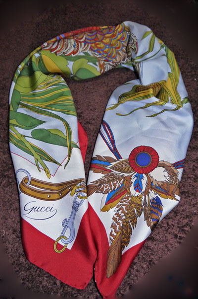 OLD Gucci シルクスカーフ(鳥柄 赤系)