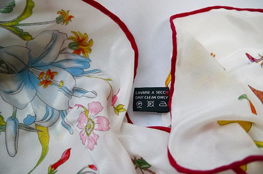 OLD Gucci シルクNewスカーフ(菱形)