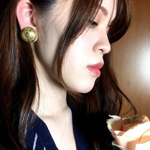 YVES SAINT LAURENT ボタン仕様イヤリング