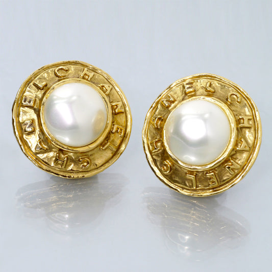 OLD CHANEL ロゴ入りパール大ぶりイヤリング(ゴールド)