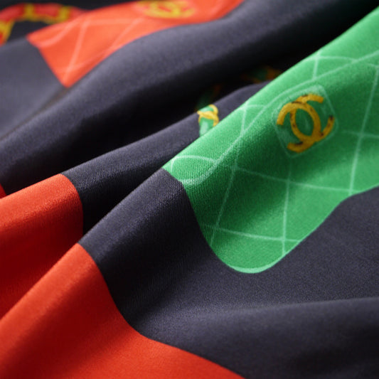 CHANEL マトラッセバッグ柄 大判スカーフ(黒×赤)