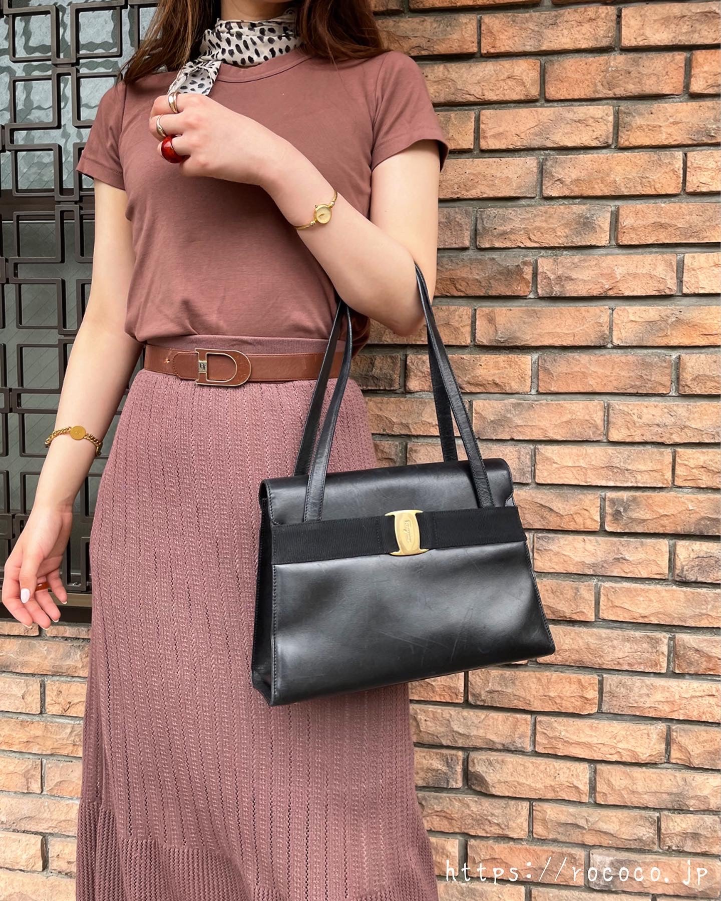 Salvatore Ferragamo　Vara金具レザーハンドバッグ（黒）