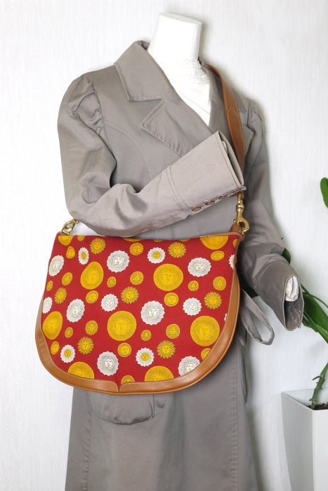 OLD Gucci 　太陽×月×星柄半円バッグ（赤）