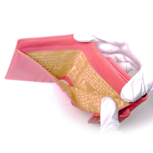 CHANELアイコン型押し財布（ピンク）