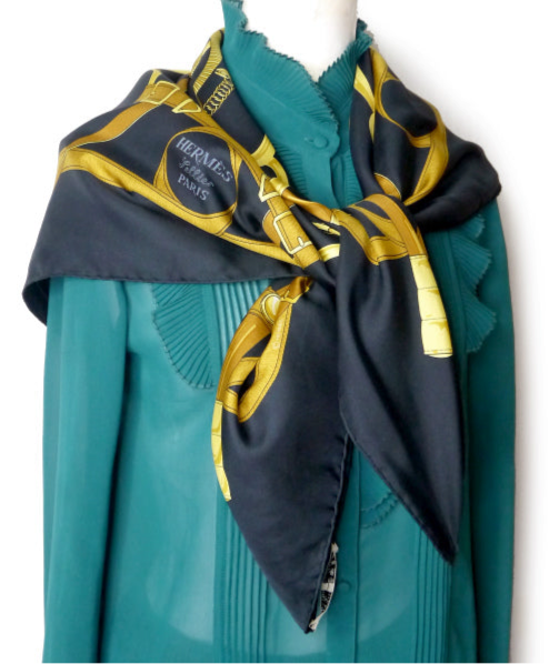 HERMES　大判カレ90スカーフ Eperon d'Or（黒系/黄金の拍車）