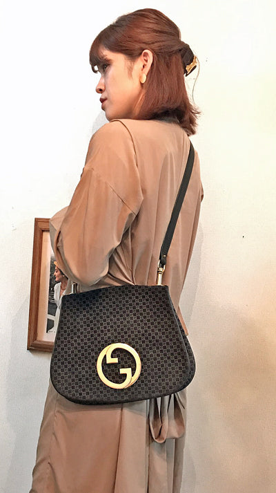 OLD Gucci  ７０ｓスクエアGGショルダー（紺スエード）