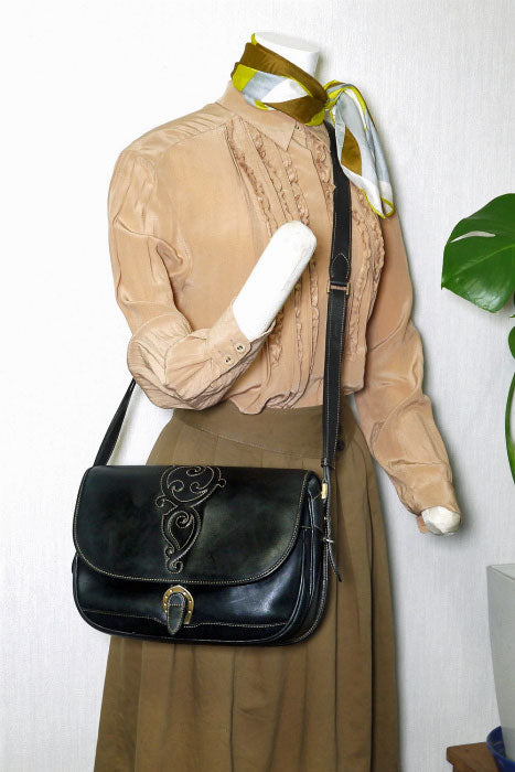 OLD Gucci 斜めがけ（総皮・ステッチ柄・黒）