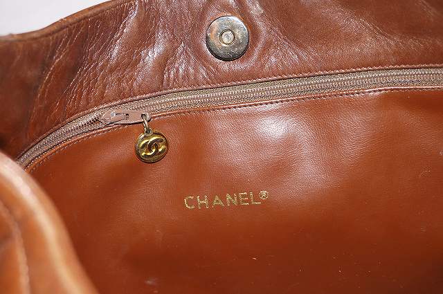 CHANEL　マトラッセ　大型ショルダー（茶）