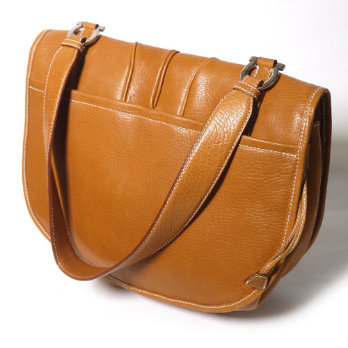 Salvatore Ferragamo　総皮半円ワンショルダー（キャメル）