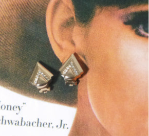 C.Dior トライアングル ストーンイヤリング（ゴールド）