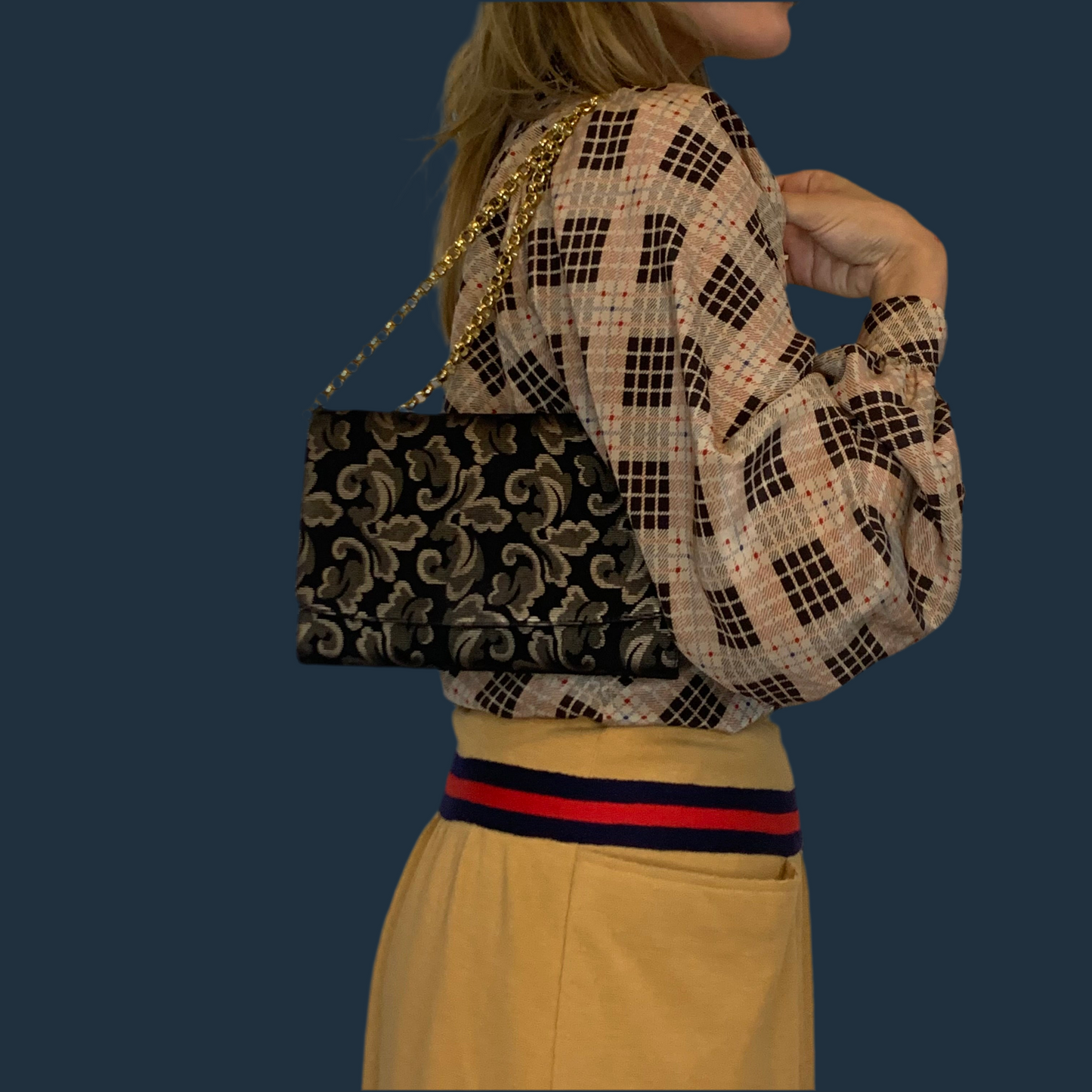 Salvatore Ferragam　チェーンショルダー（黒）