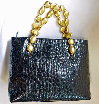 VERSACE　エナメル型押しバッグ（黒）