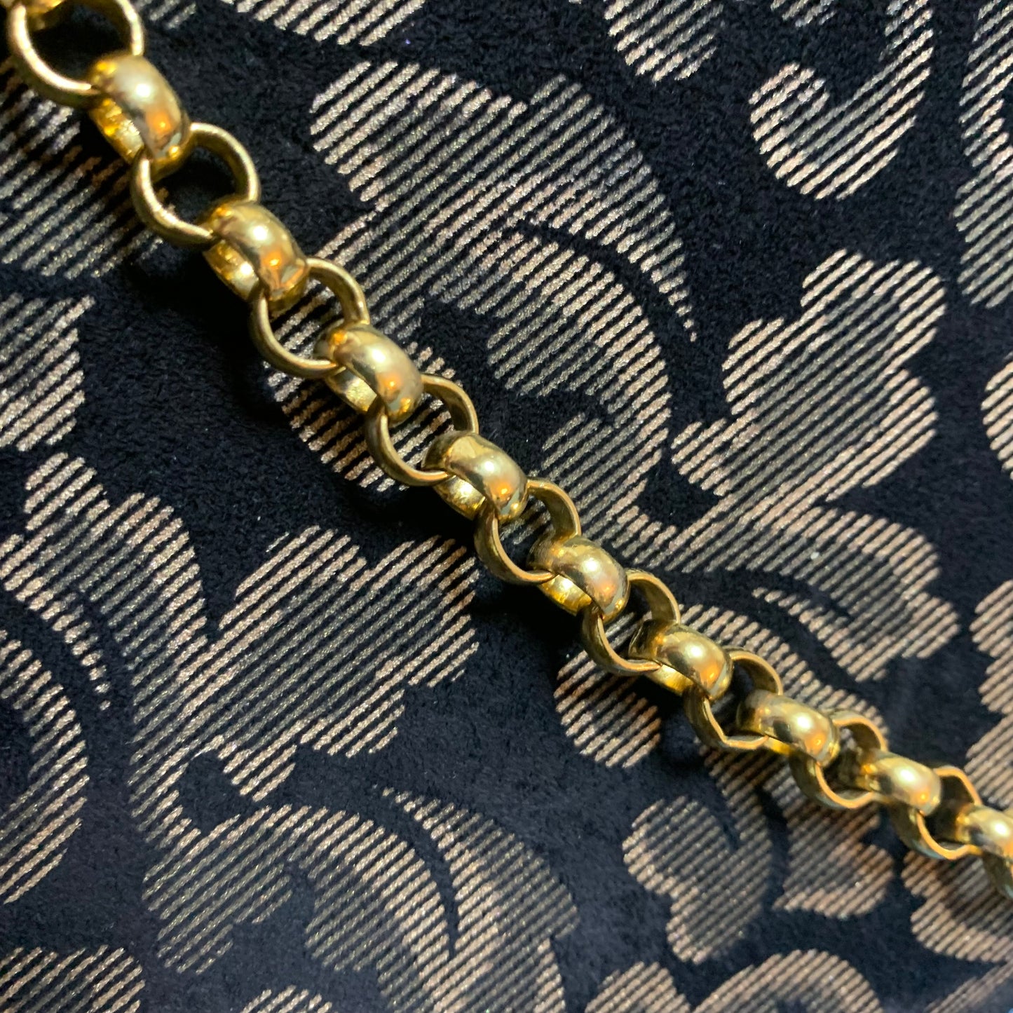 Salvatore Ferragam　チェーンショルダー（黒）