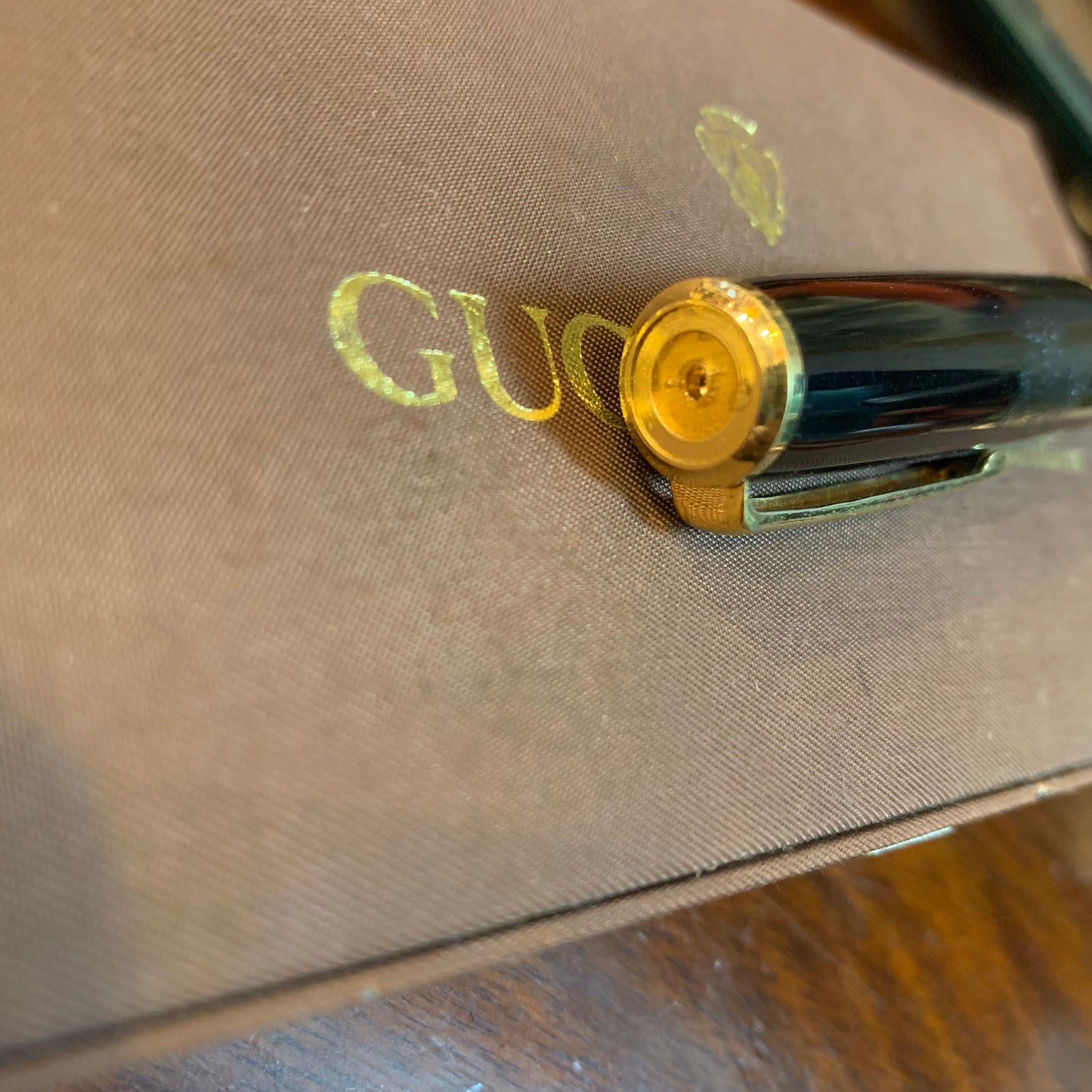 OLD Gucci 万年筆(黒/シェリーライン)