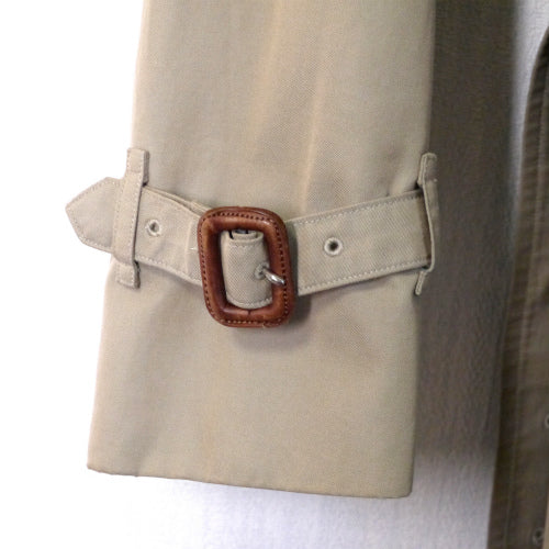 Burberry 　トレンチコート（薄カーキ）