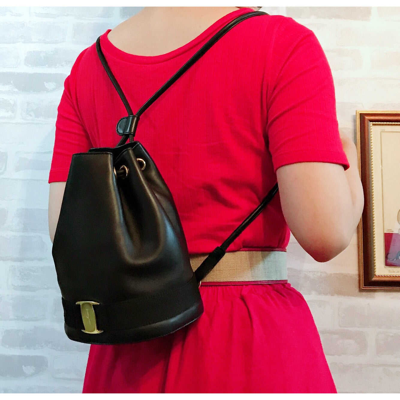 Salvatore Ferragamo　Varaリボン巾着ミニリュック（黒）