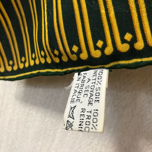 Cartier 時計柄 大判スカーフ（赤×緑系）