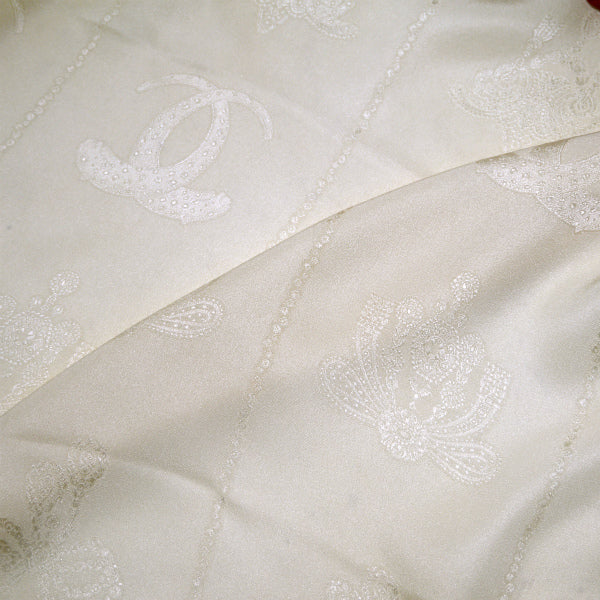 Cartier  大判シルクスカーフ（赤・白系）