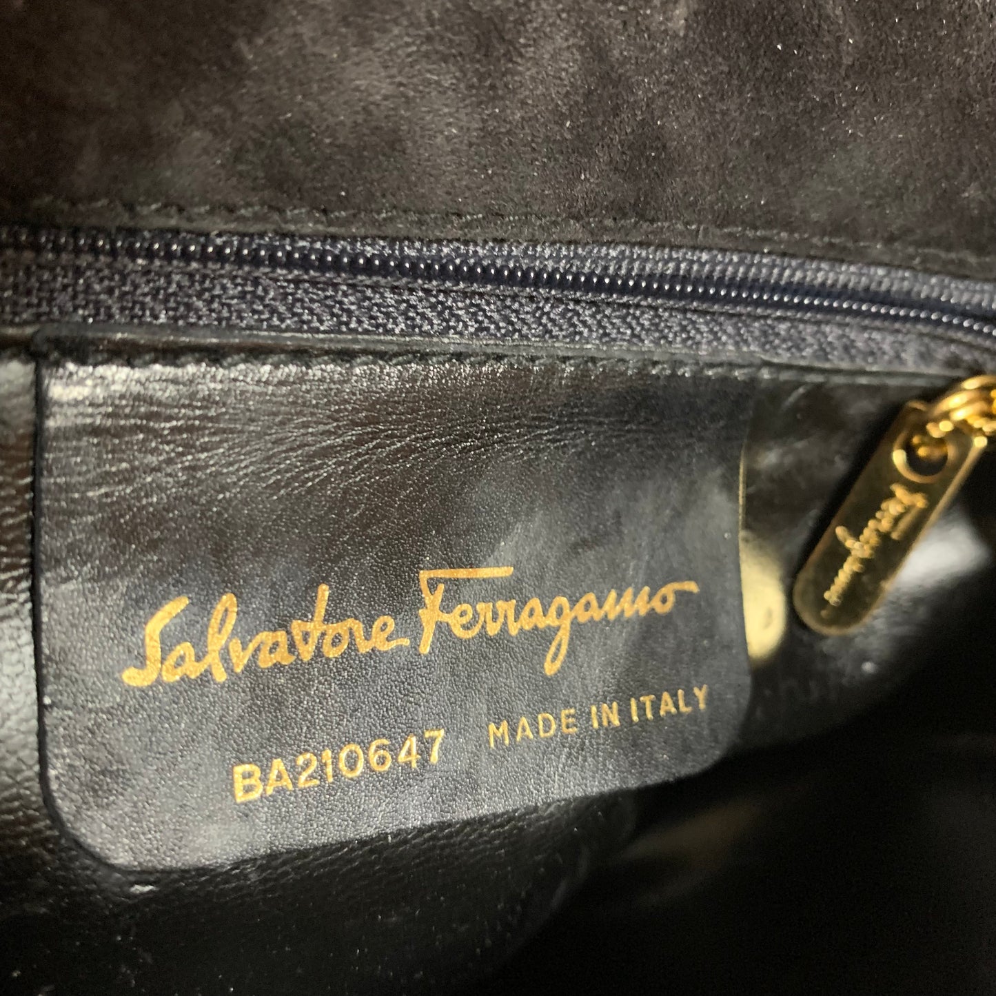 Salvatore Ferragam　チェーンショルダー（黒）