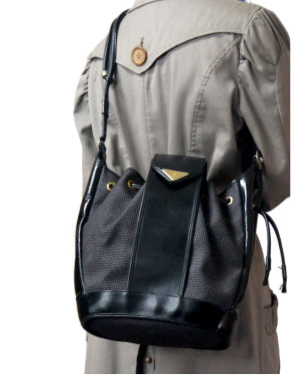 YVES SAINT LAURENT 巾着ショルダー（黒）