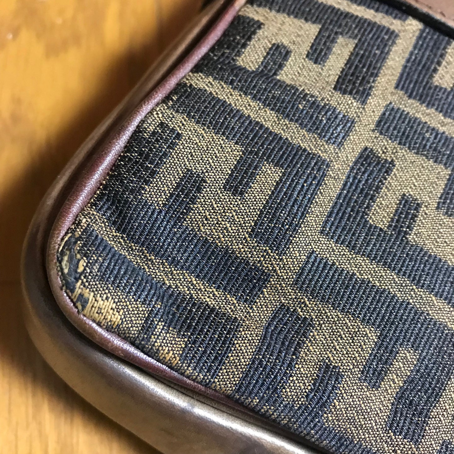 OLD Fendi　＜訳あり＞ズッカ柄 ショルダー（茶）