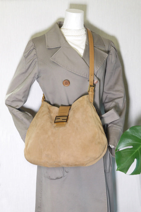 Fendi　スエード大判ショルダー