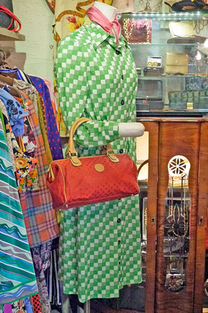 Fendi　ズッカ柄　赤ボストン